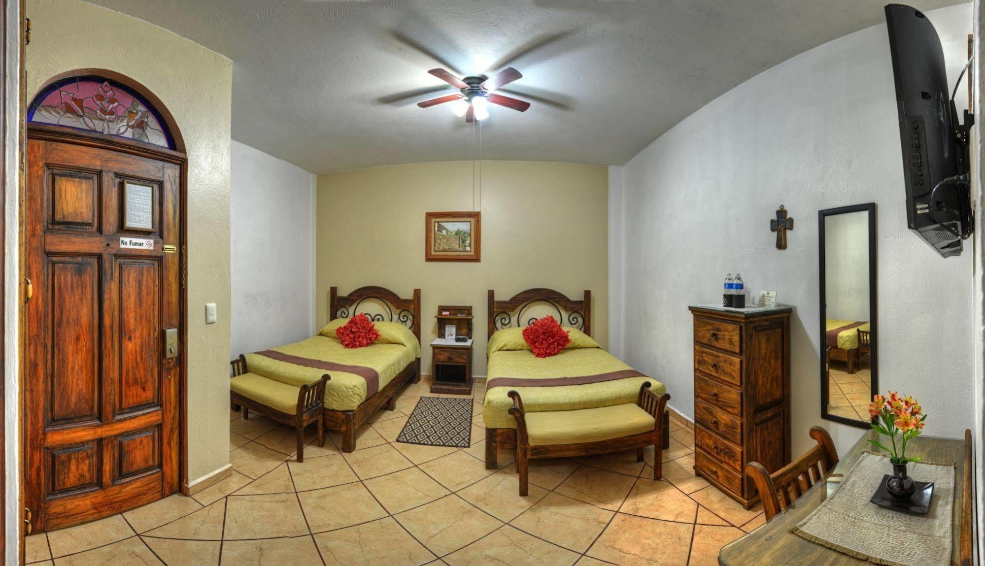 La Casa Del Laurel Hotel Taxco de Alarcon Bagian luar foto